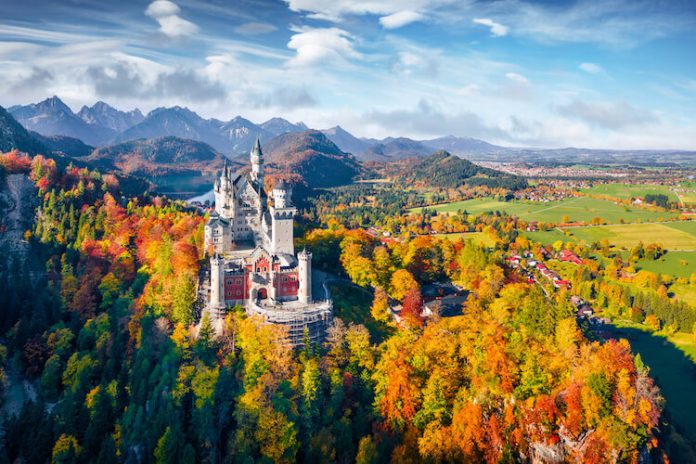 Schloss Neuschwanstein im Herbst Krankmeldung